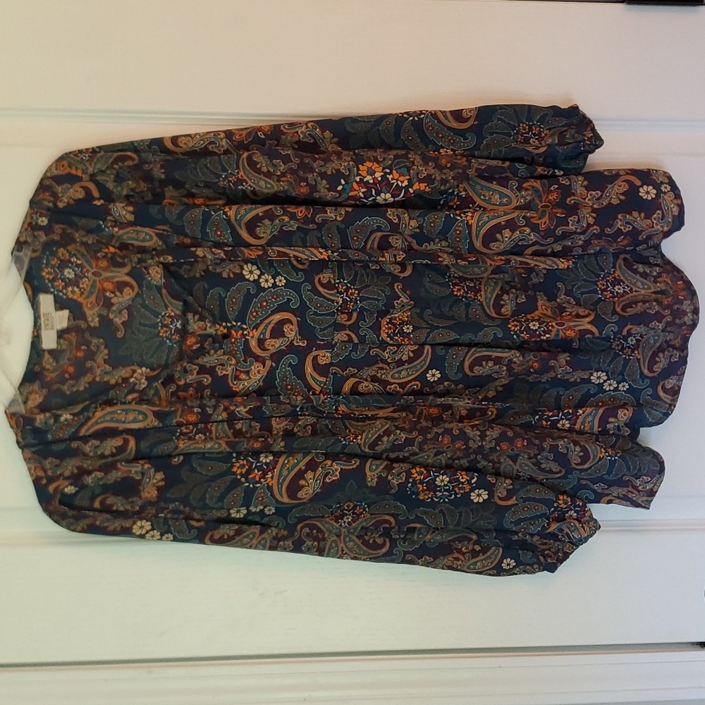 Cold Shoulder Paisley Shirt‎